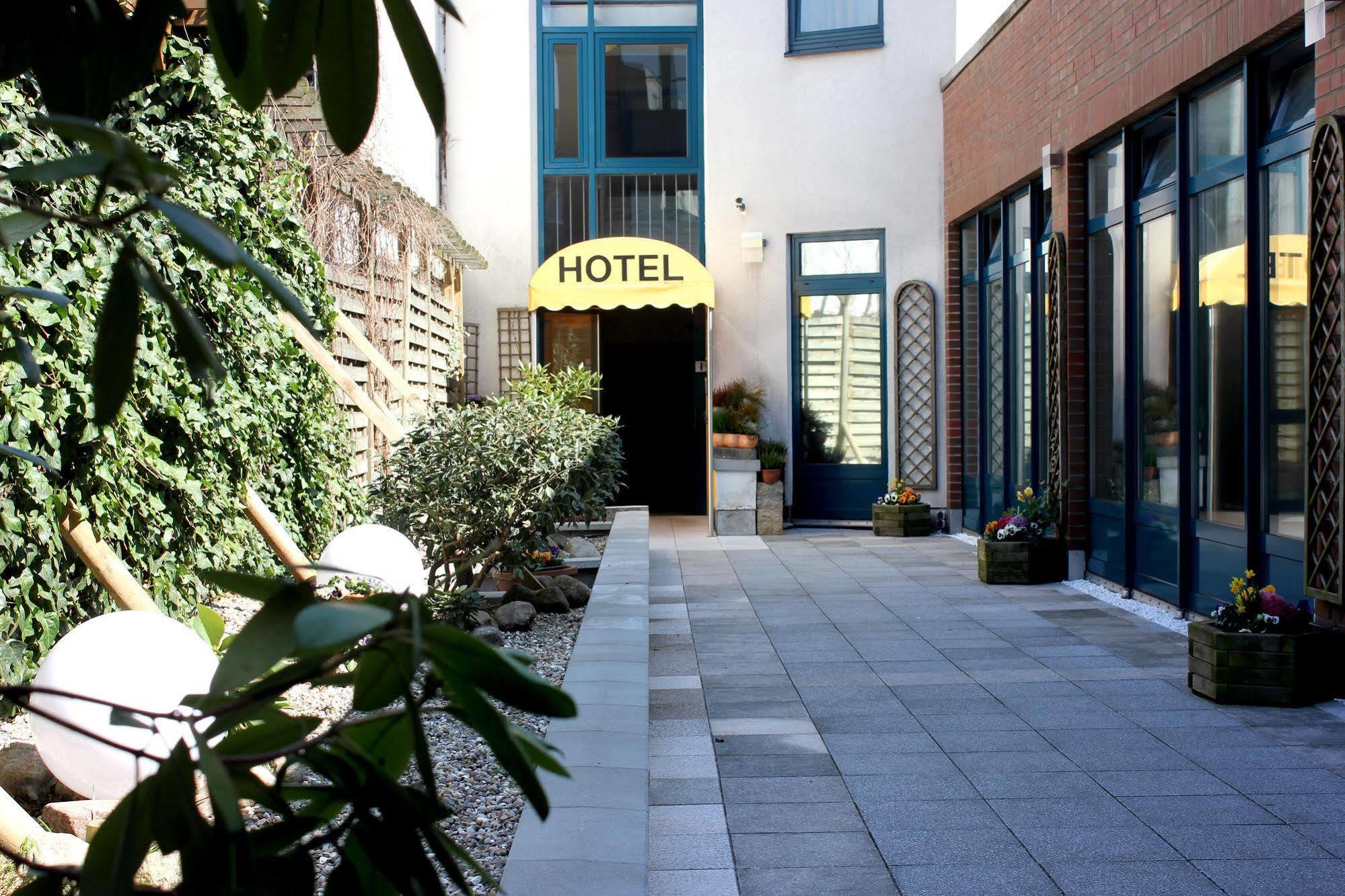 Cabo Nonsmoking-Hotel Гамбург Экстерьер фото